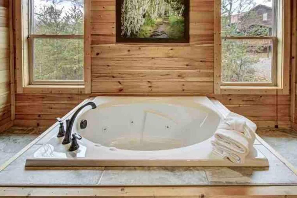 Tennessee Oasis Pool Cabin Villa Sevierville Ngoại thất bức ảnh